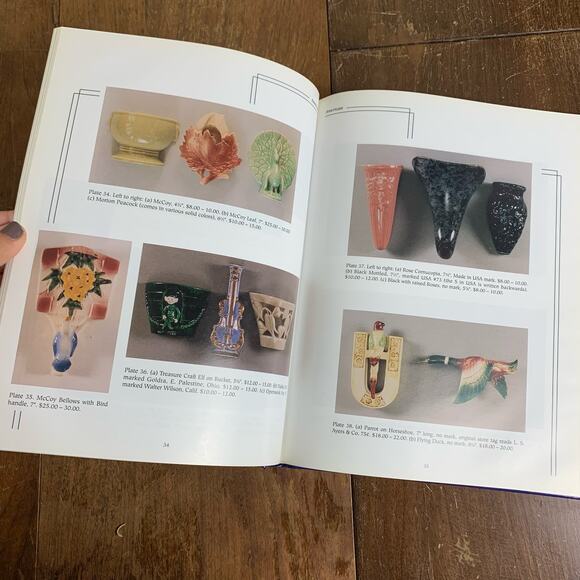 Collector's Encyclopedia of Wall Pockets 1996 hardback book Betty Bill Newbound‎ - Picture 15 of 15